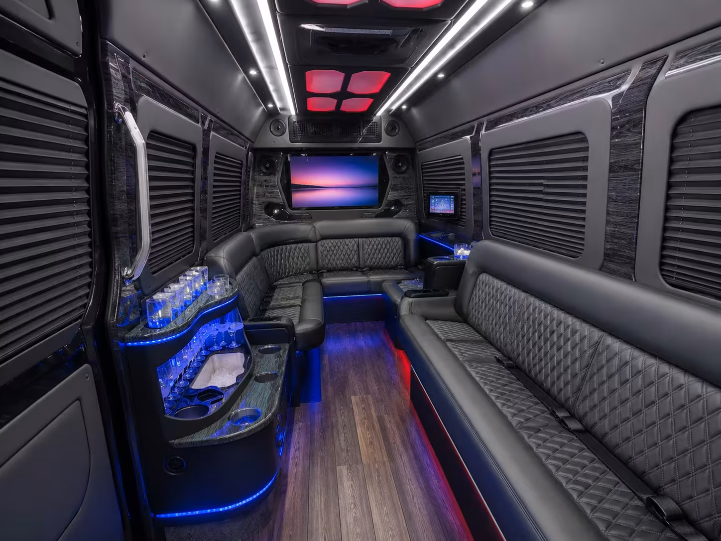 wilmington airport bus rentals for government travelers