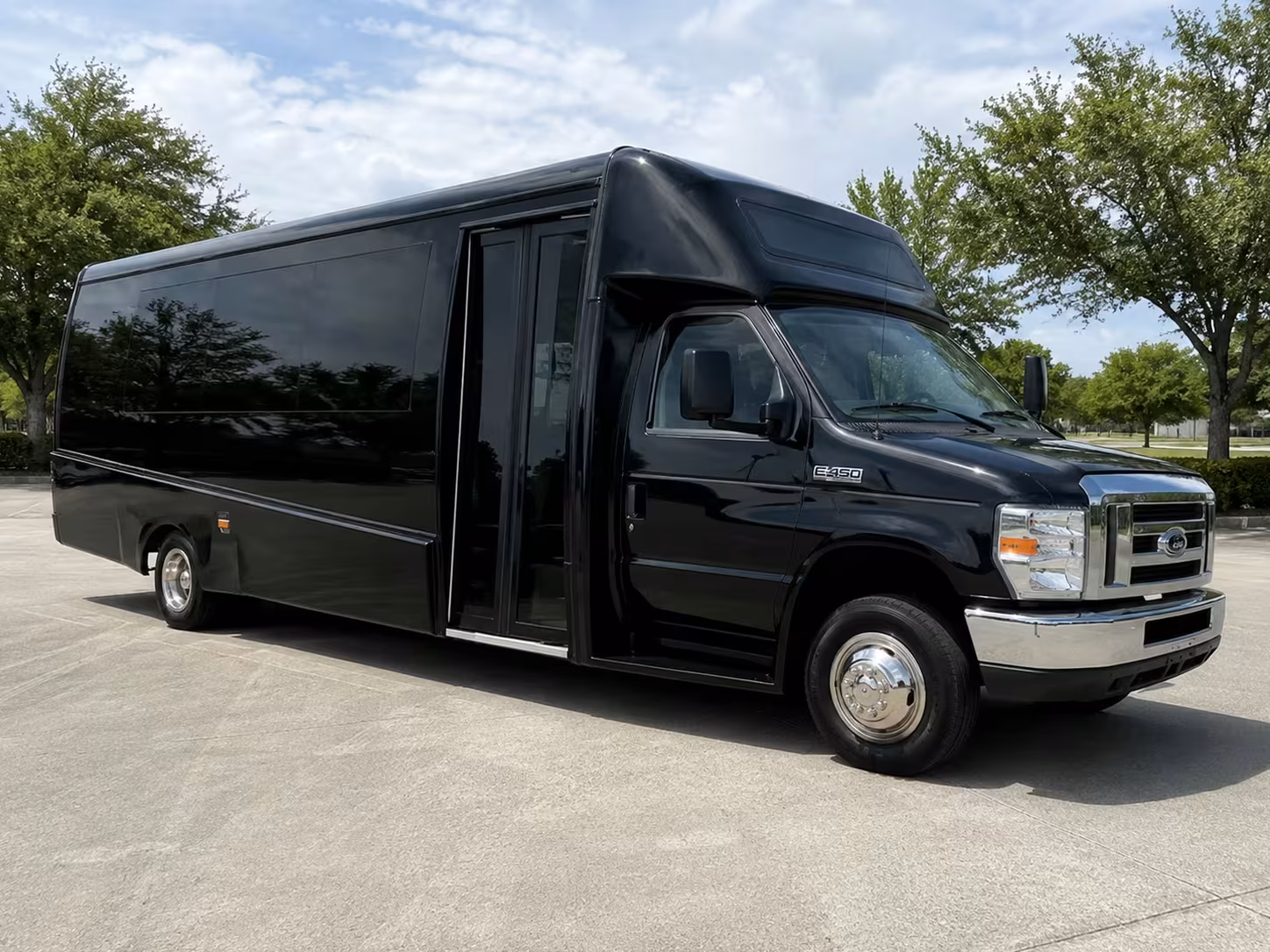 wilmington minibus rentals for airlie gardens and historic venues